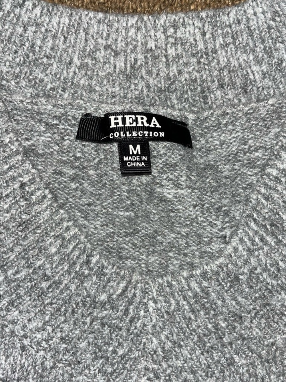 Hera Collection Women’s Gray V-neck cropped Sweater